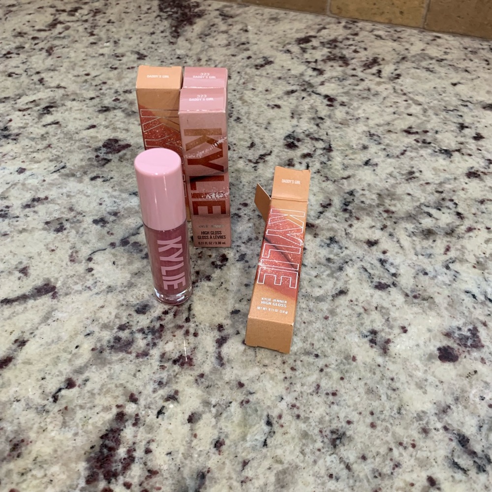 Kylie high gloss lip gloss